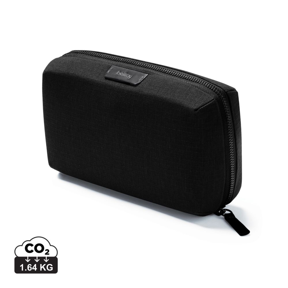 Tehnoloģiju piederumu soma Bellroy Tech Kit no rPET ar jūsu logo